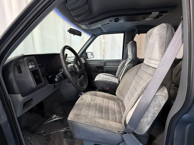 Chevrolet-Astro-1990-Standard-Cargo-Van-21