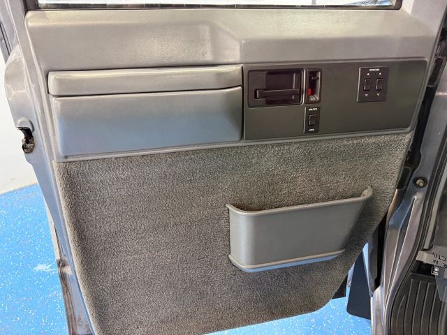 Chevrolet-Astro-1990-Standard-Cargo-Van-24