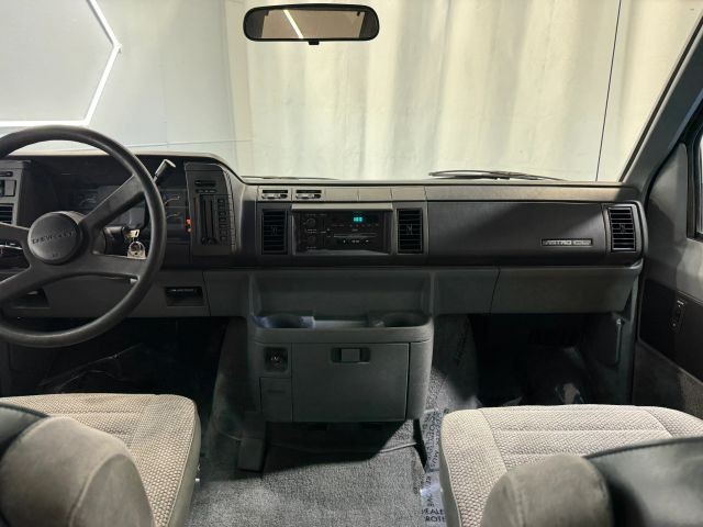 Chevrolet-Astro-1990-Standard-Cargo-Van-30