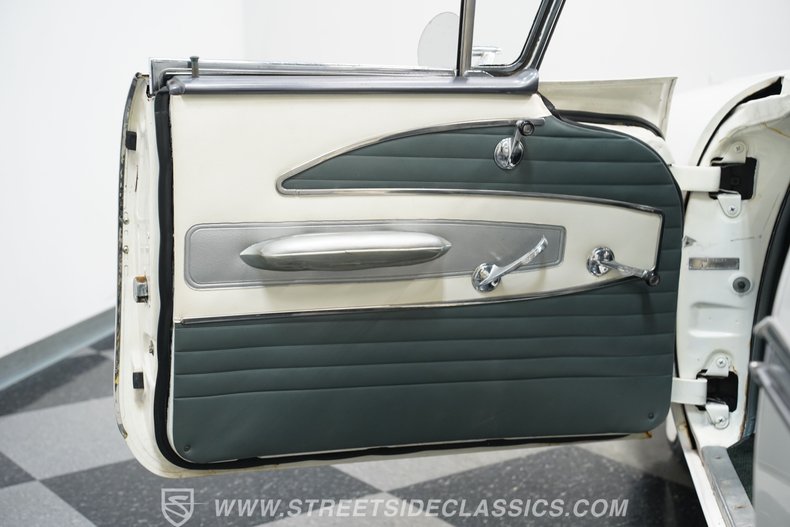 Chevrolet-Bel-air-1958-Snowcrest-White-Silver-33