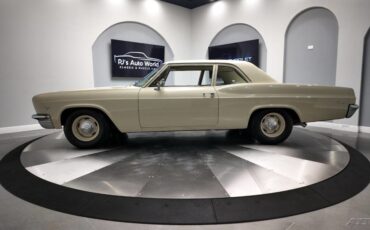 Chevrolet-Biscayne-1966-1