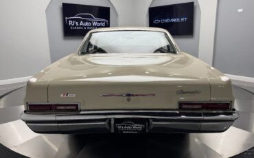 Chevrolet-Biscayne-1966-17