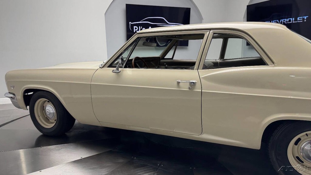 Chevrolet-Biscayne-1966-22