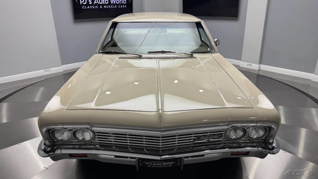 Chevrolet-Biscayne-1966-9