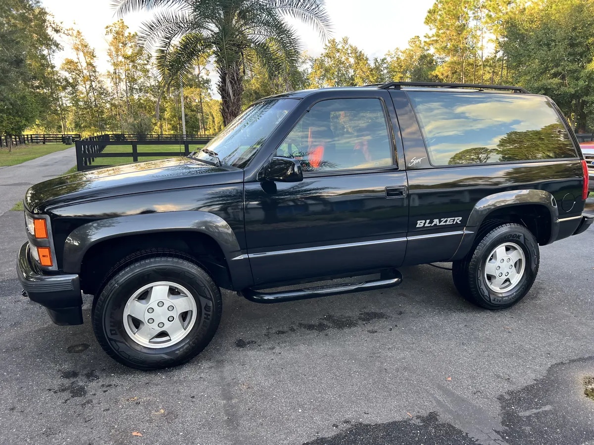 Chevrolet-Blazer-1993-Black-Burgundy-3