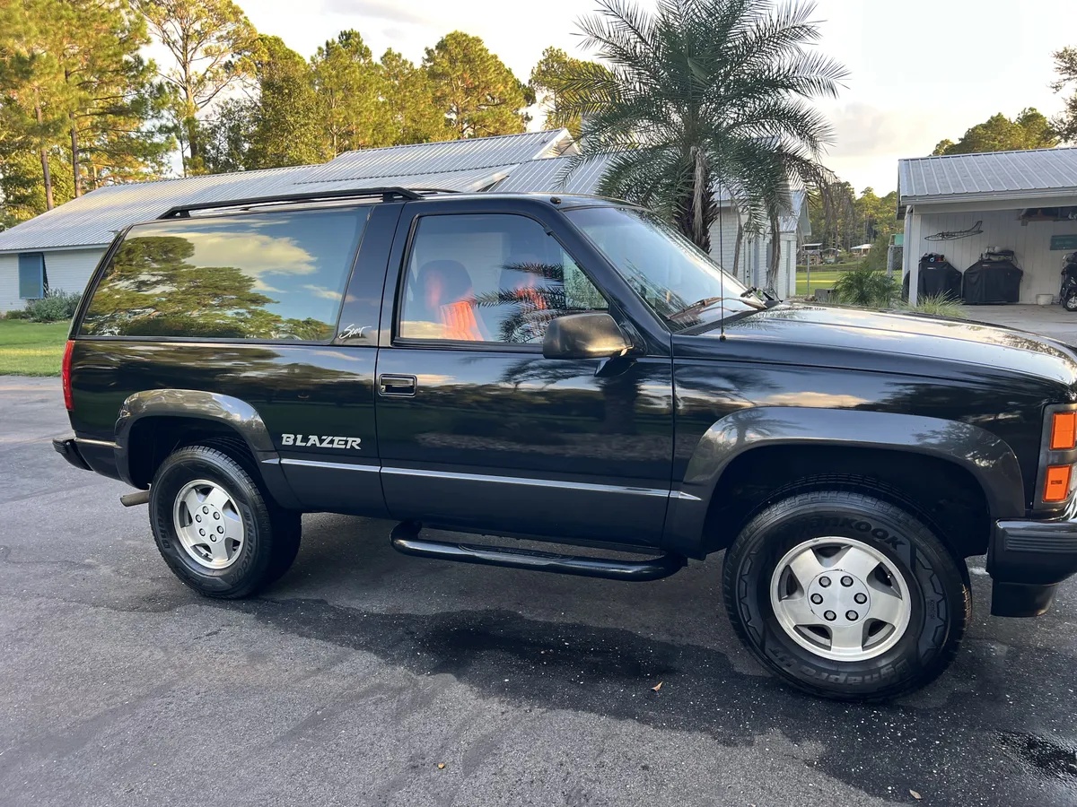 Chevrolet-Blazer-1993-Black-Burgundy-4