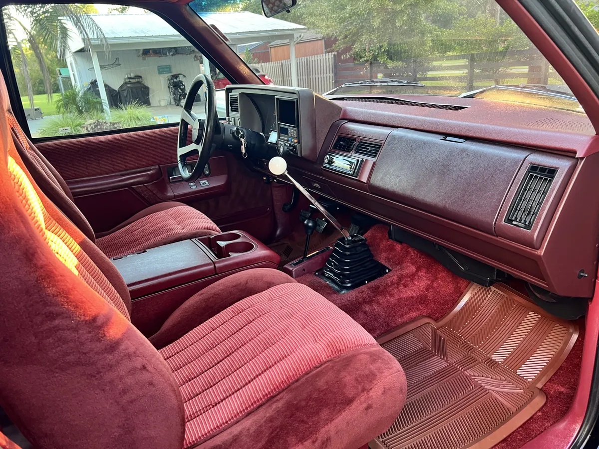 Chevrolet-Blazer-1993-Black-Burgundy-8