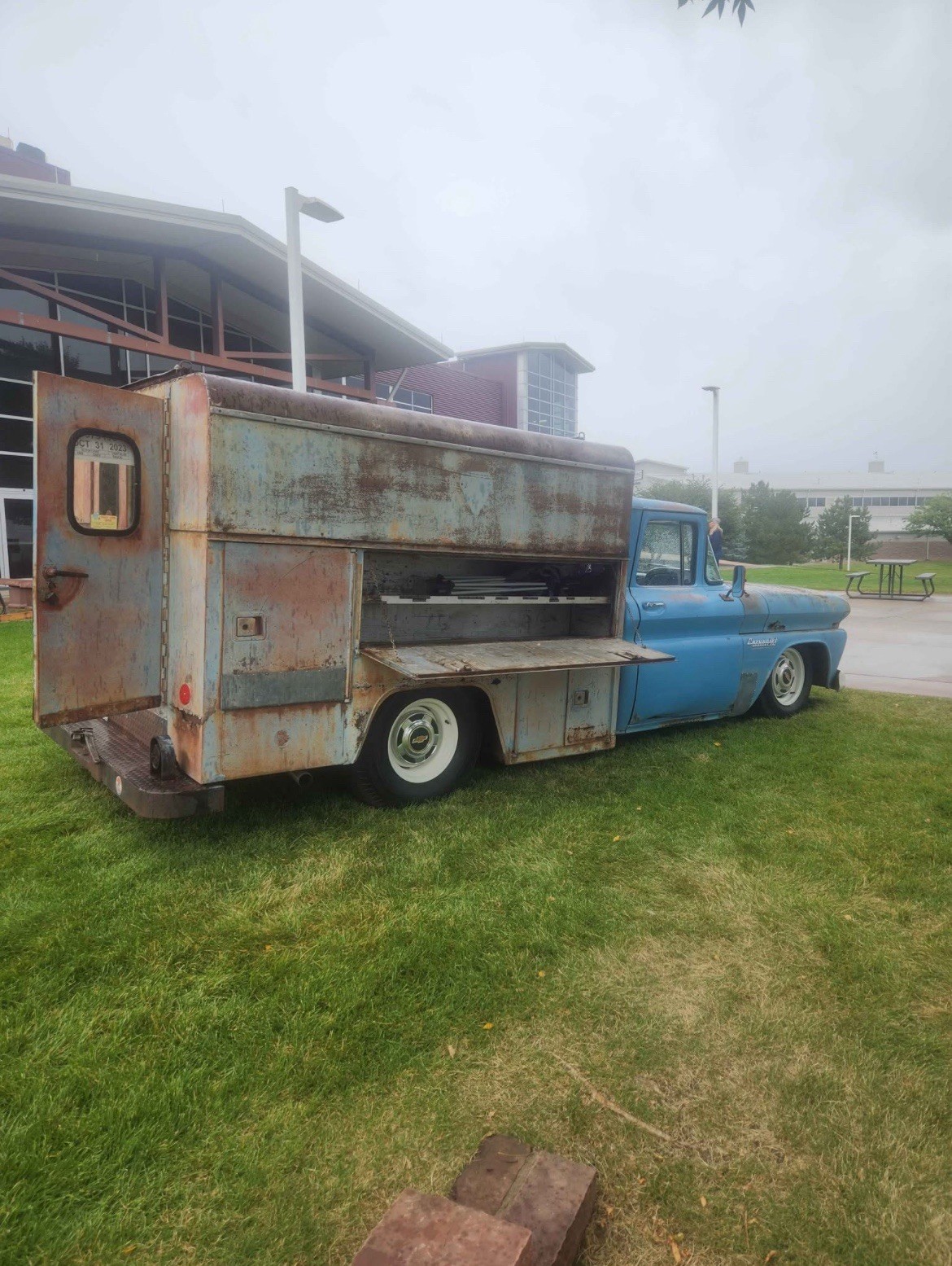 Chevrolet-C-10-1960-Commercial-Vehicle-2