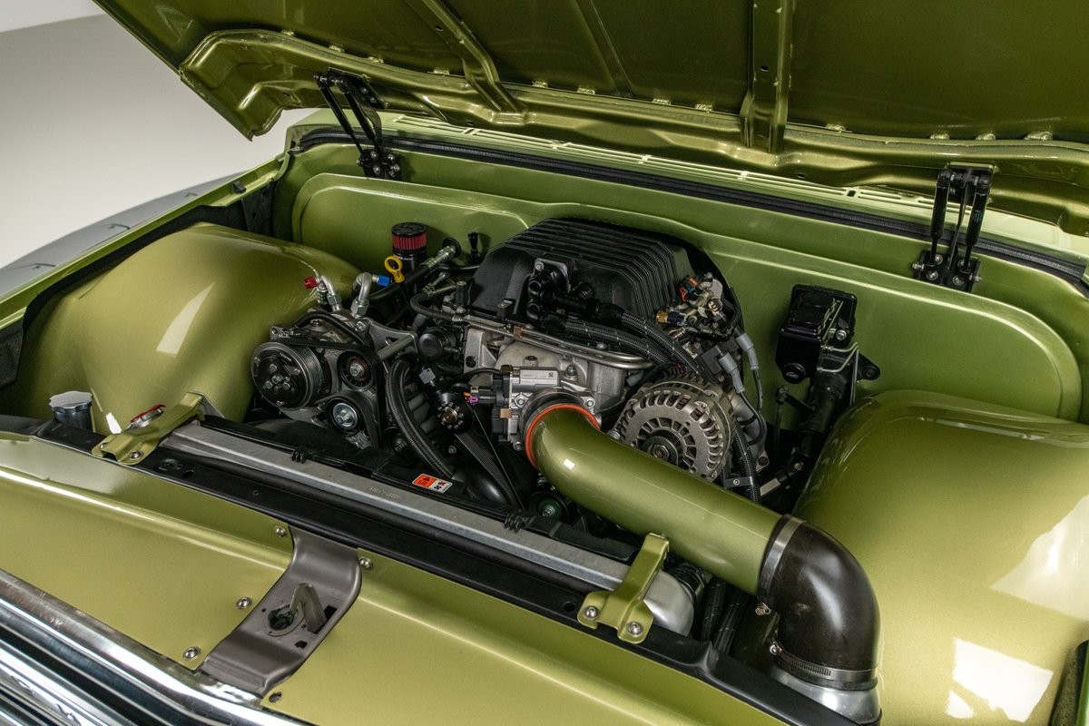 Chevrolet-C-10-1972-Pickup-Truck-2