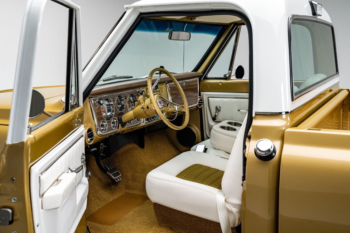 Chevrolet-C-10-1972-Truck-2