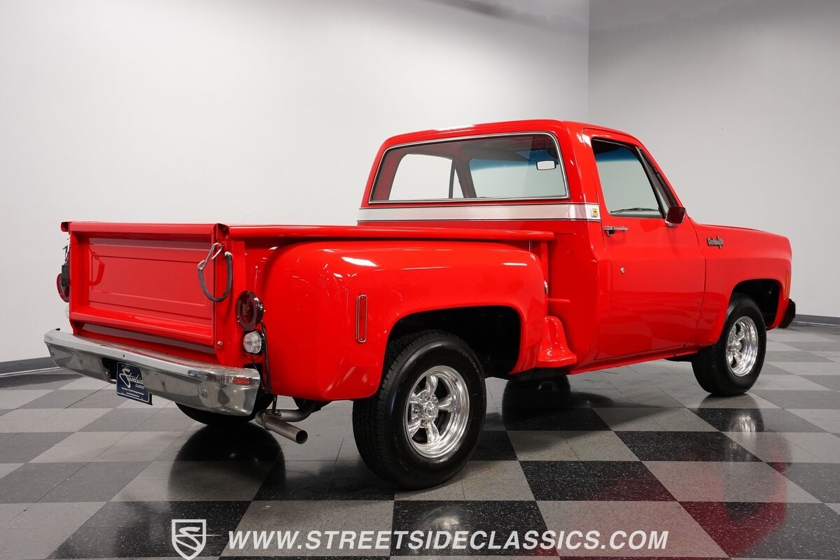 Chevrolet-C-10-1973-Pickup-Truck-12