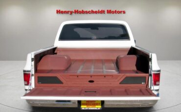 Chevrolet-C-10-1974-Classic-Car-21