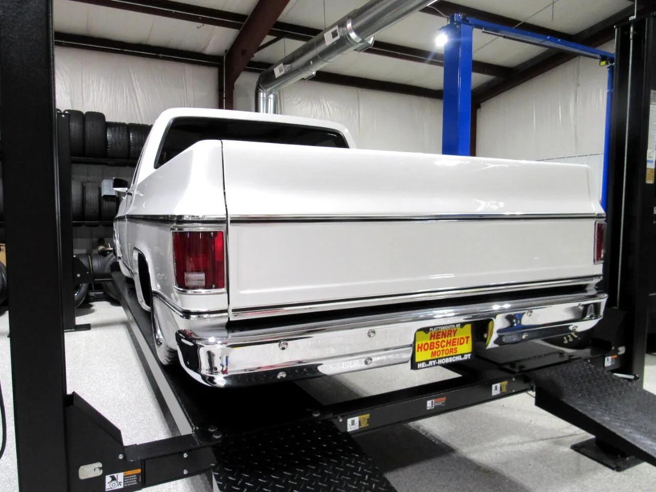 Chevrolet-C-10-1974-Classic-Car-25