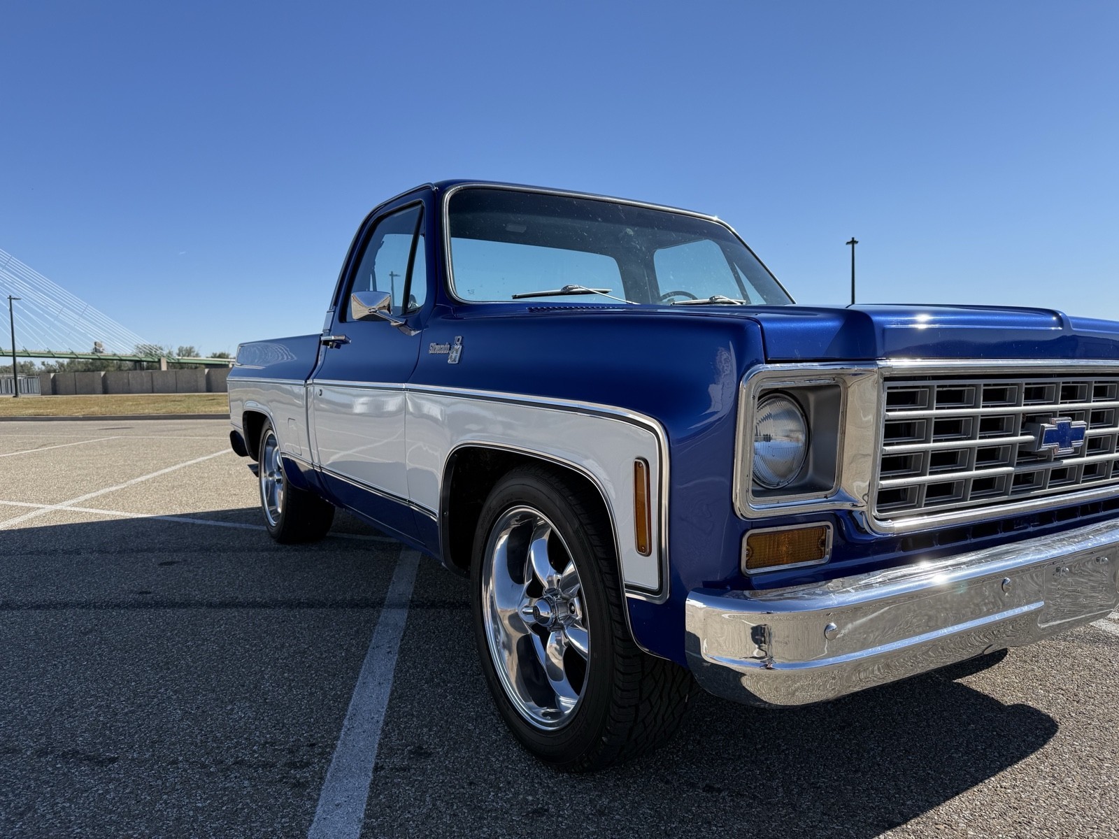 Chevrolet-C-10-1976-Standard-Cab-Pickup-2