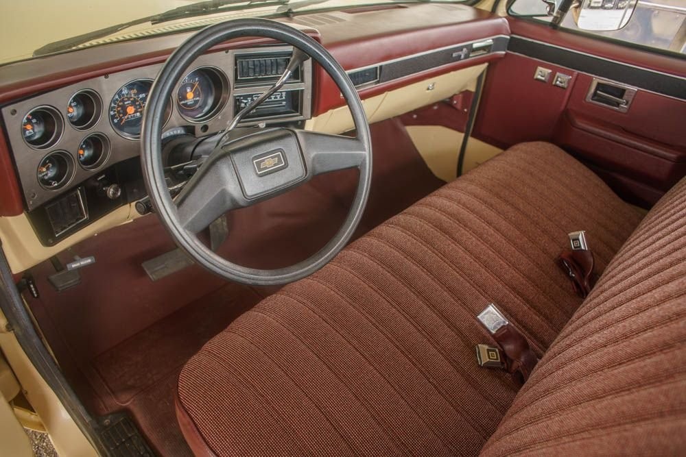 Chevrolet-C-10-1985-Standard-Cab-Pickup-12