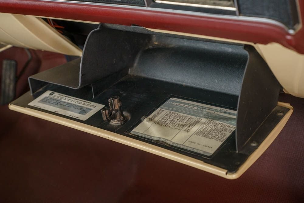 Chevrolet-C-10-1985-Standard-Cab-Pickup-17