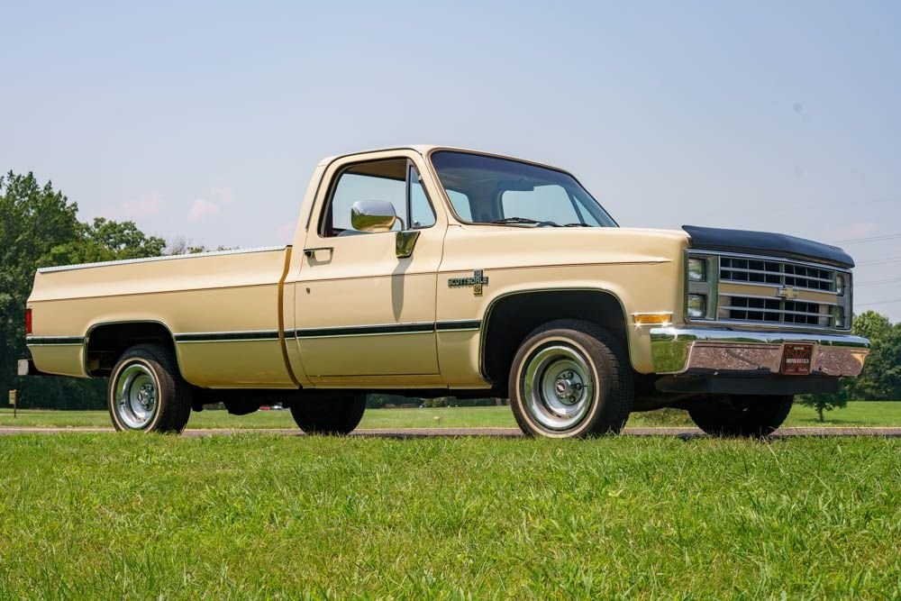Chevrolet-C-10-1985-Standard-Cab-Pickup-24