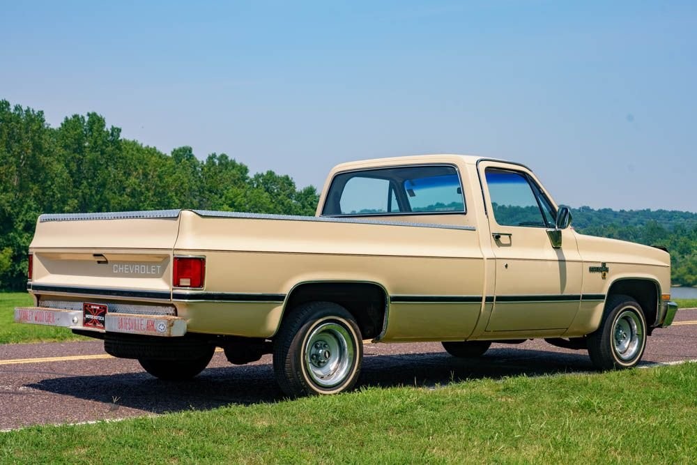 Chevrolet-C-10-1985-Standard-Cab-Pickup-26
