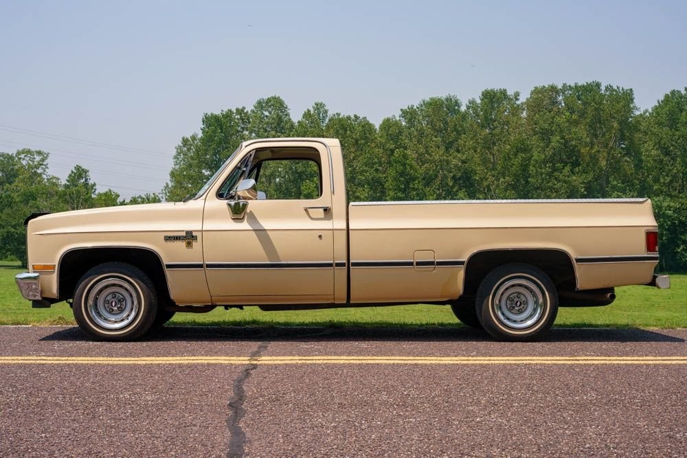 Chevrolet-C-10-1985-Standard-Cab-Pickup-6