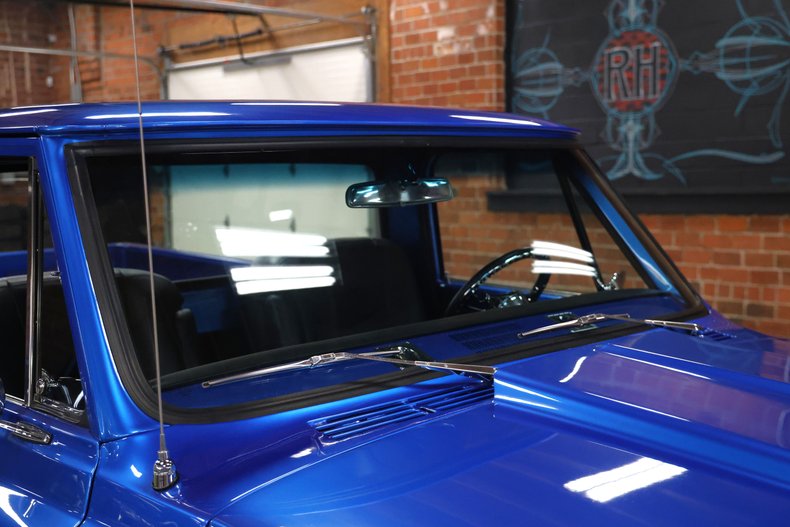 Chevrolet-C10-1972-Hyper-Blue-Metallic-Black-21