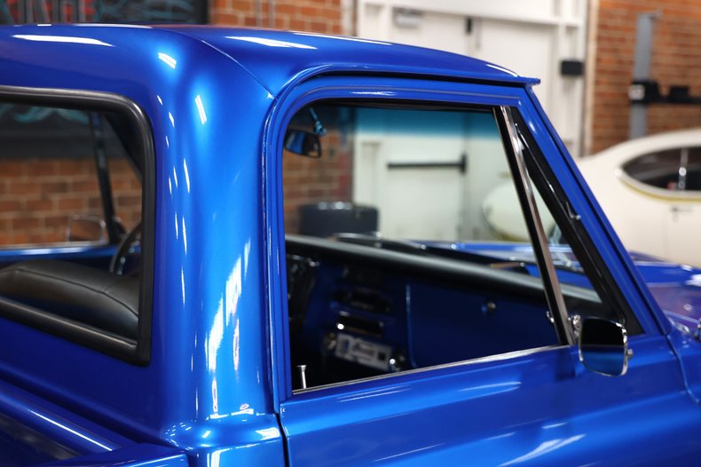 Chevrolet-C10-1972-Hyper-Blue-Metallic-Black-25