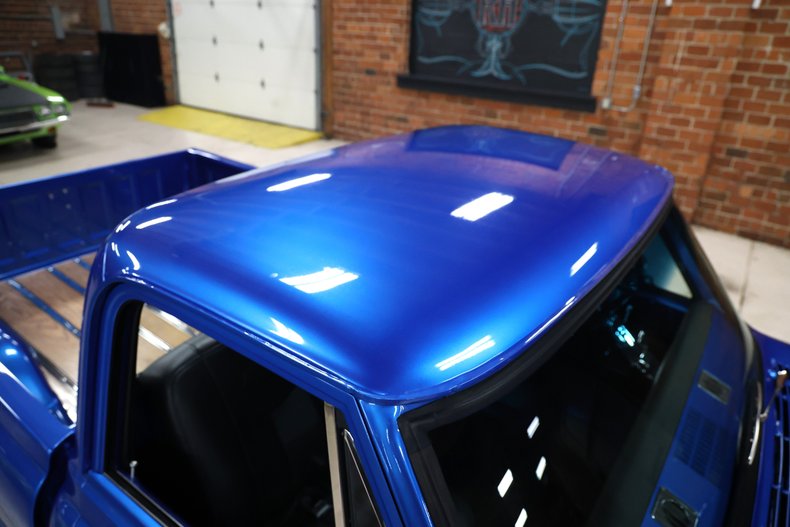 Chevrolet-C10-1972-Hyper-Blue-Metallic-Black-26