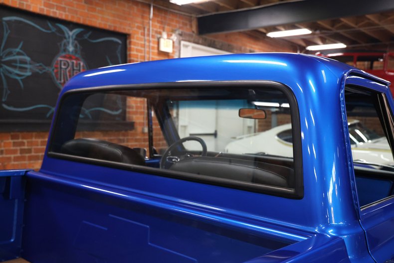 Chevrolet-C10-1972-Hyper-Blue-Metallic-Black-28