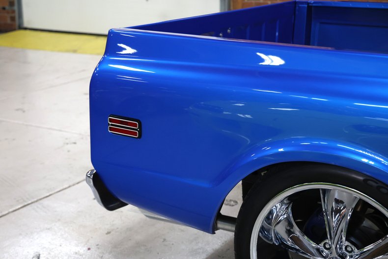 Chevrolet-C10-1972-Hyper-Blue-Metallic-Black-32