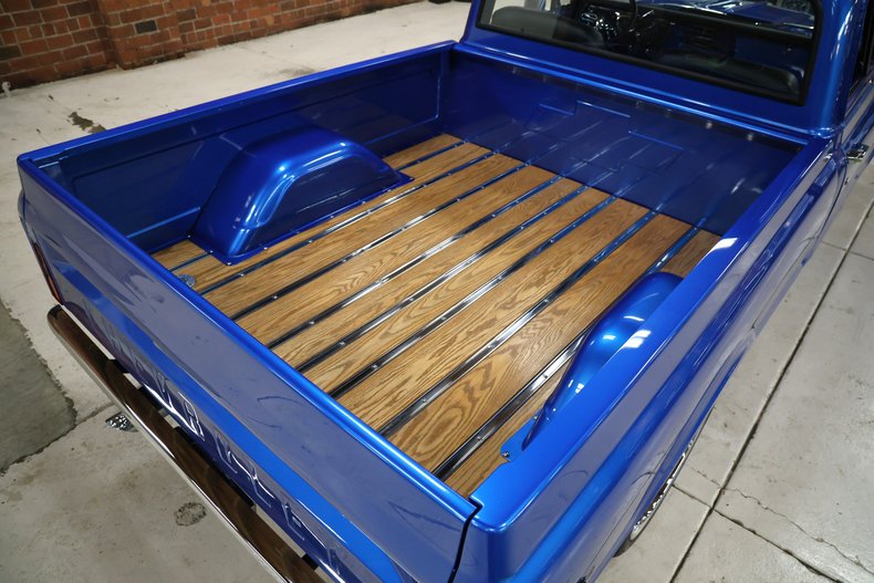 Chevrolet-C10-1972-Hyper-Blue-Metallic-Black-35