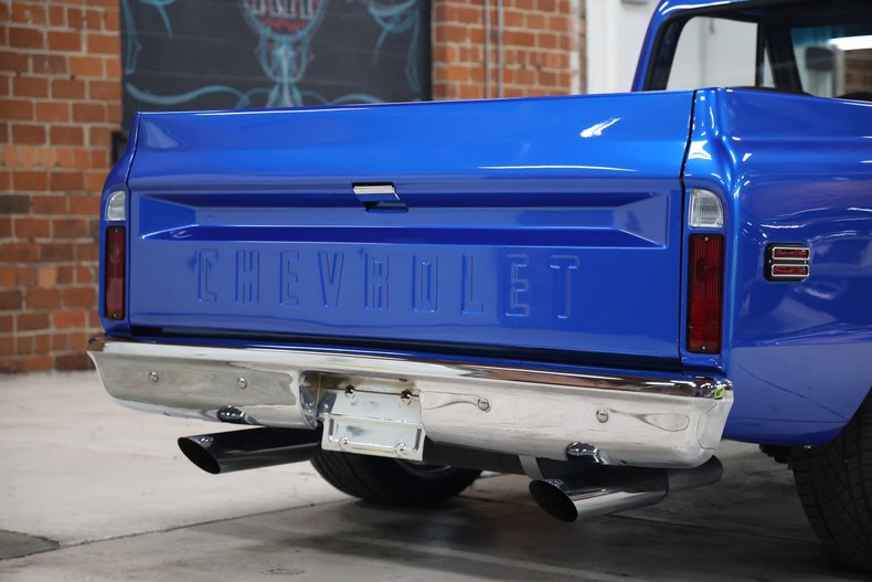 Chevrolet-C10-1972-Hyper-Blue-Metallic-Black-39