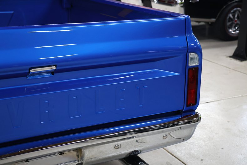 Chevrolet-C10-1972-Hyper-Blue-Metallic-Black-45