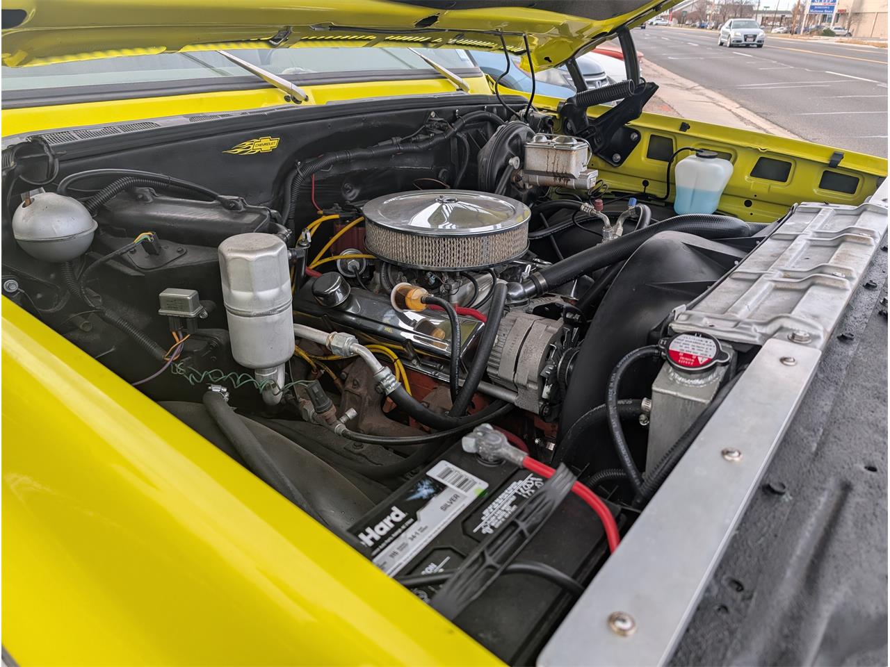 Chevrolet-C10-1975-YellowWhite-Tan-3