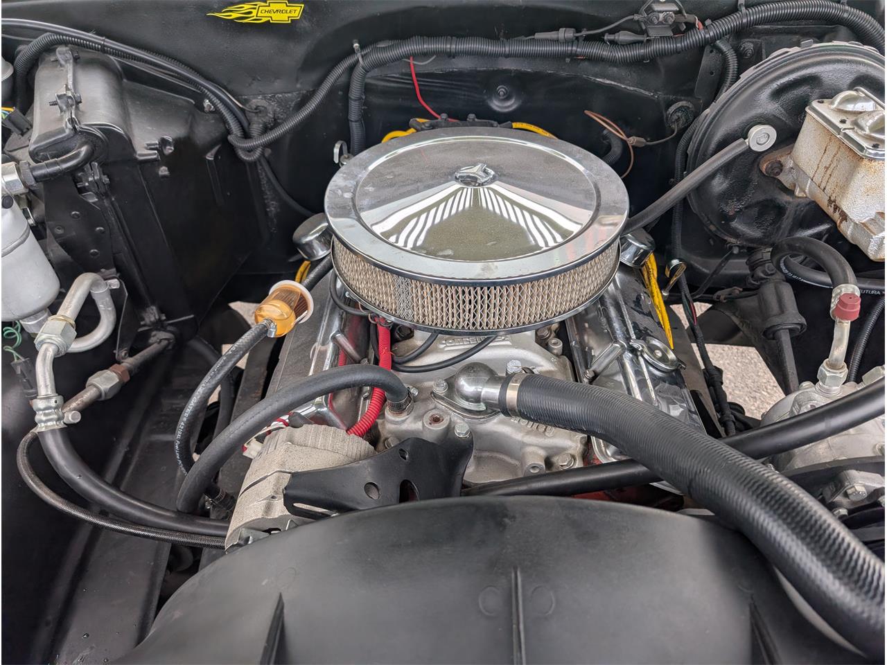 Chevrolet-C10-1975-YellowWhite-Tan-4