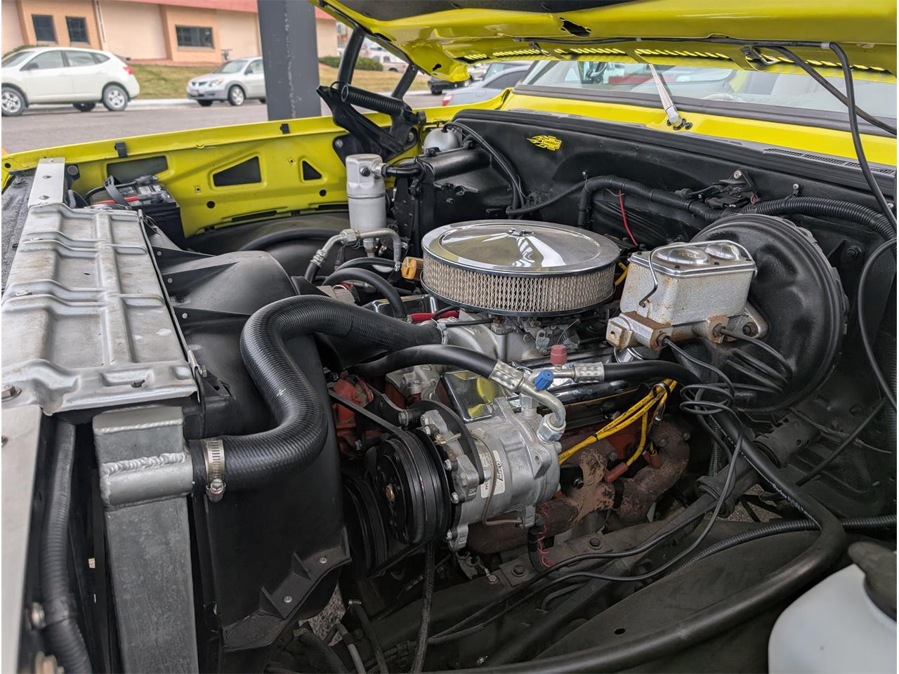 Chevrolet-C10-1975-YellowWhite-Tan-5