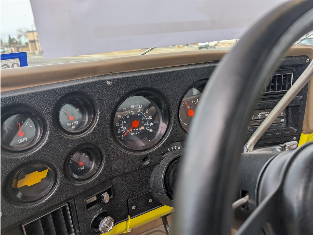 Chevrolet-C10-1975-YellowWhite-Tan-7