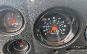 Chevrolet-C10-1975-YellowWhite-Tan-8