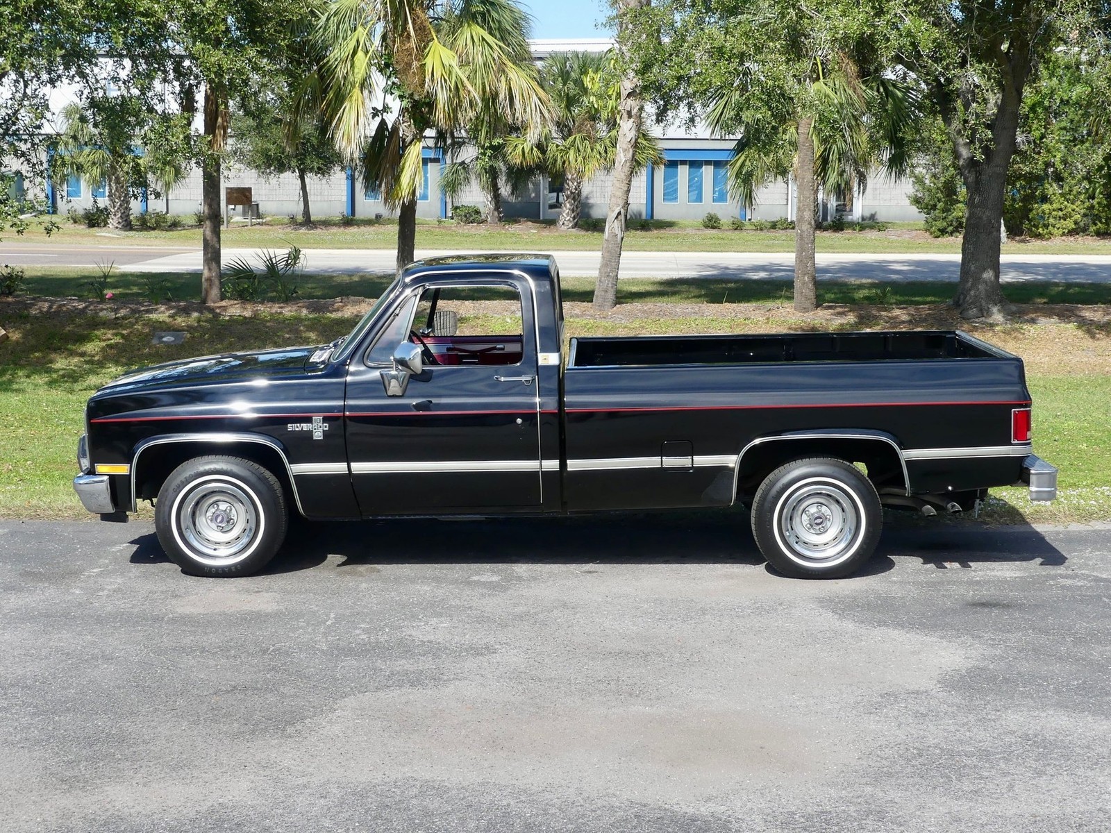Chevrolet-C10-1983-Pickup-Truck-11
