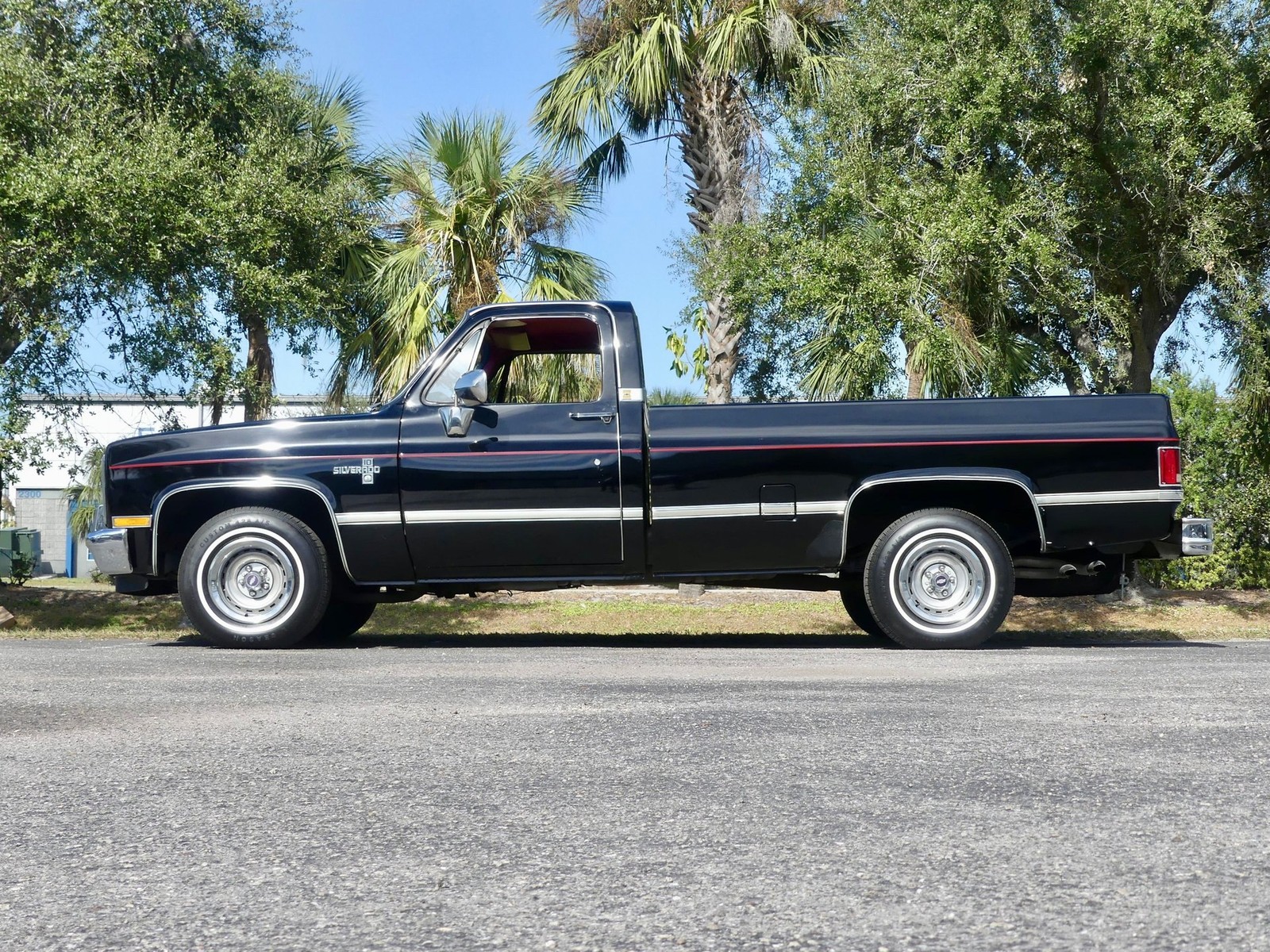 Chevrolet-C10-1983-Pickup-Truck-12