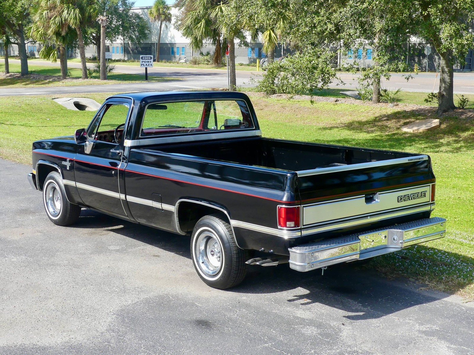 Chevrolet-C10-1983-Pickup-Truck-14