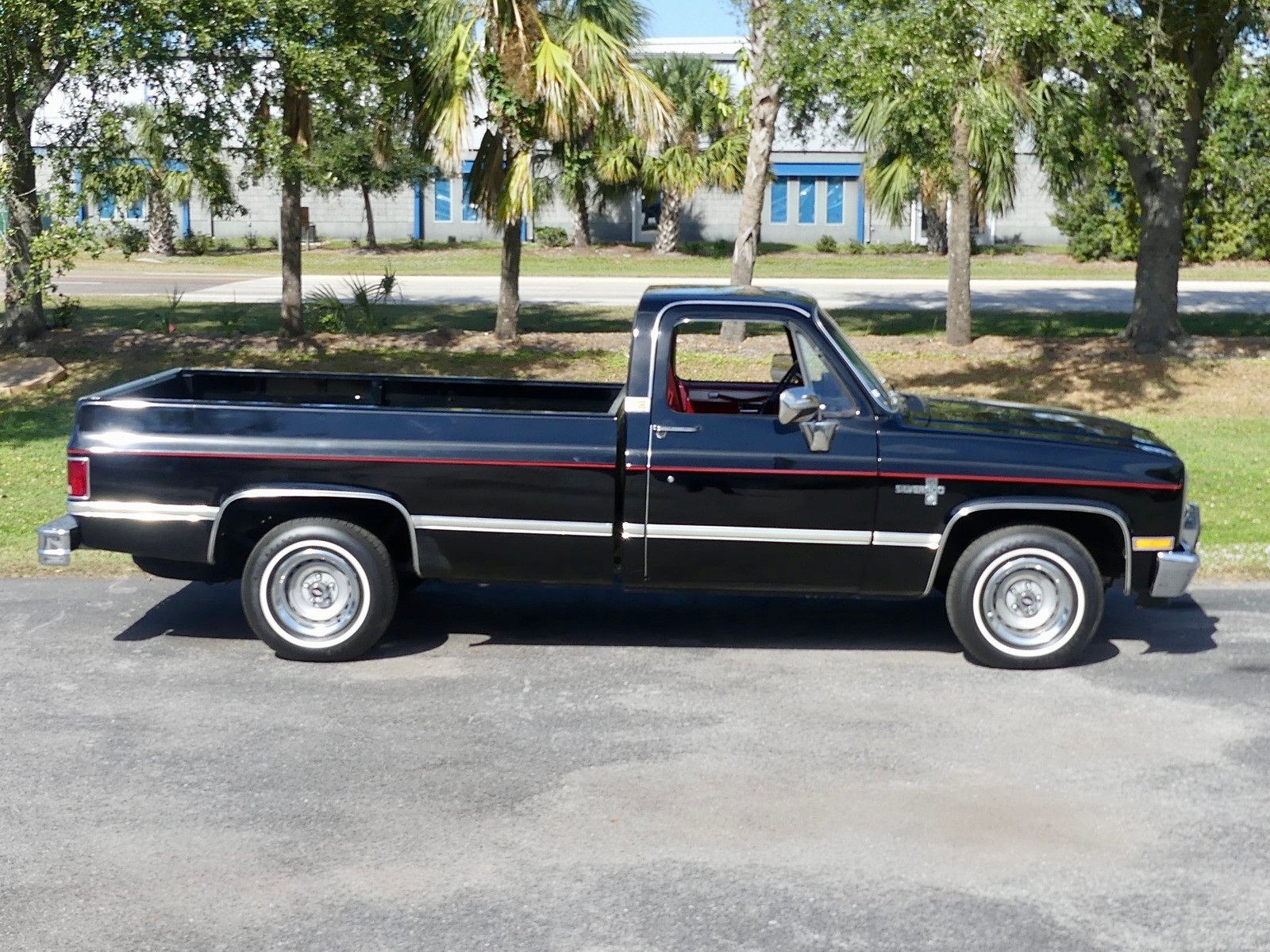 Chevrolet-C10-1983-Pickup-Truck-22