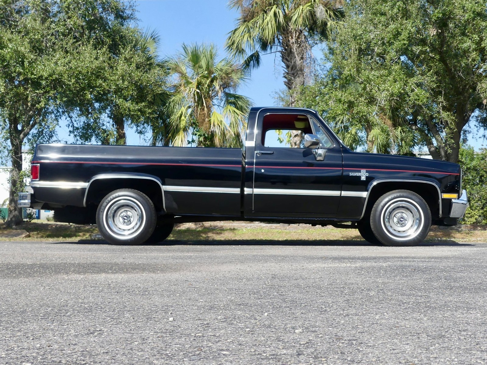 Chevrolet-C10-1983-Pickup-Truck-23