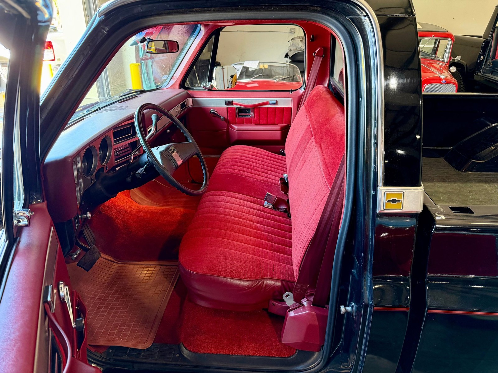 Chevrolet-C10-1983-Pickup-Truck-3