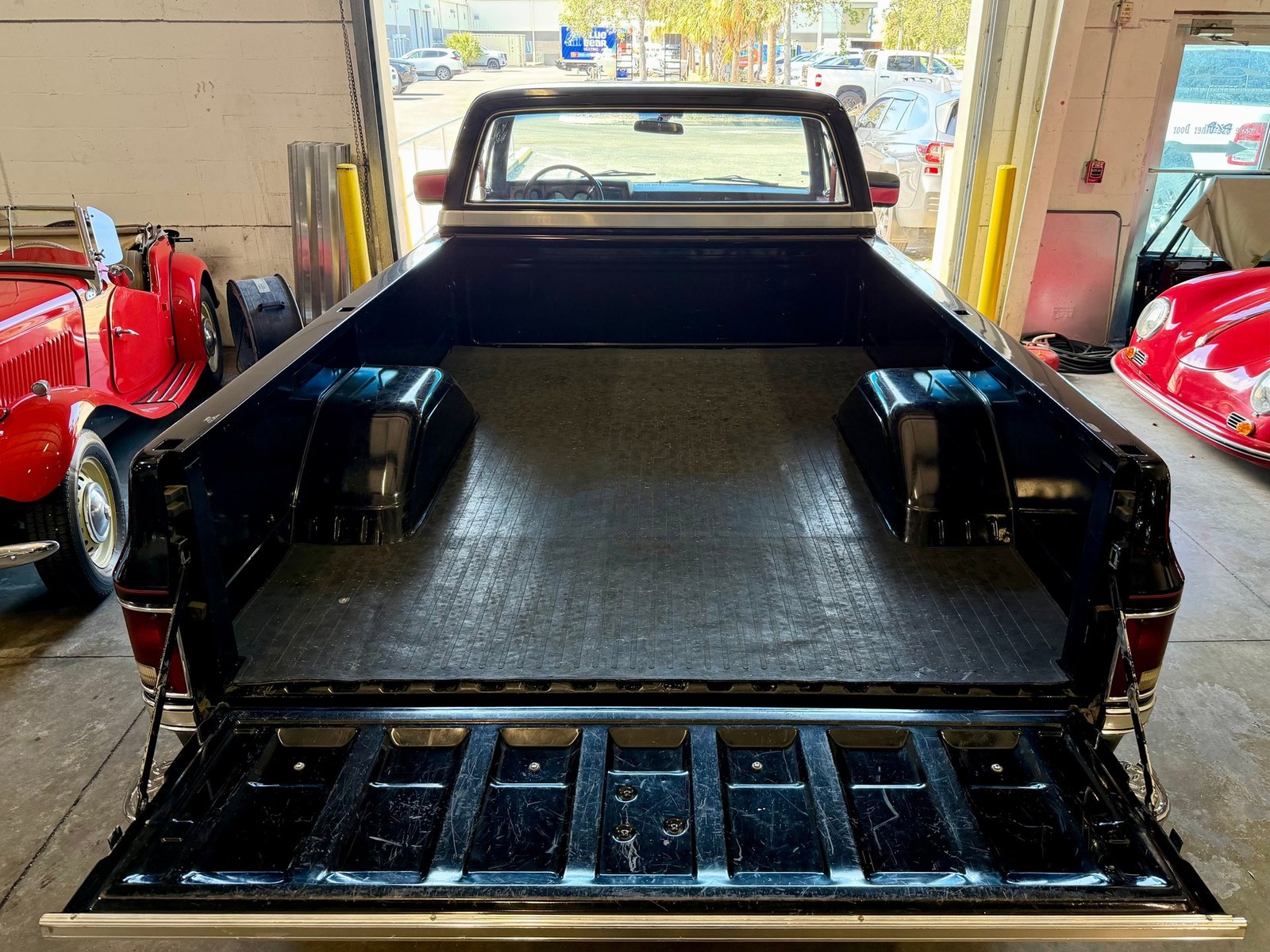 Chevrolet-C10-1983-Pickup-Truck-4