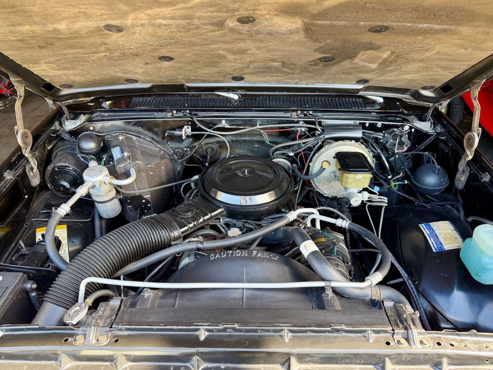 Chevrolet-C10-1983-Pickup-Truck-5