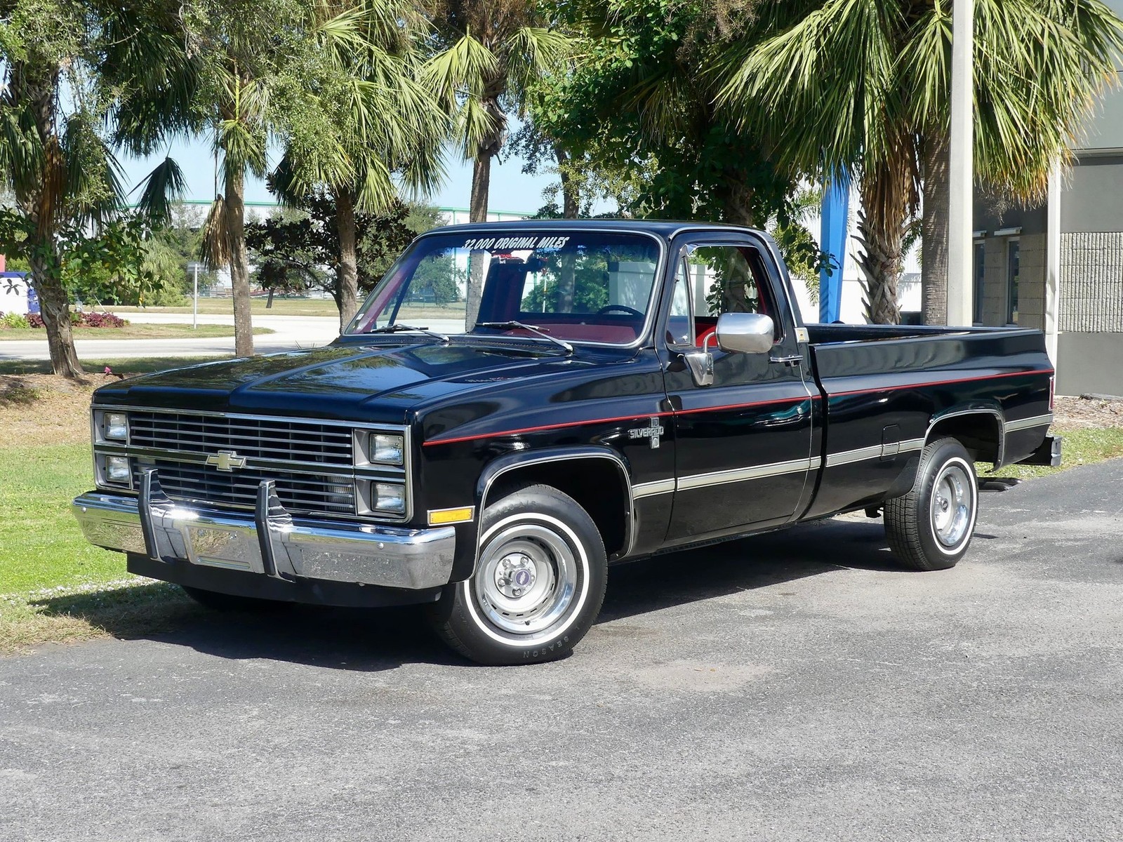 Chevrolet-C10-1983-Pickup-Truck-7