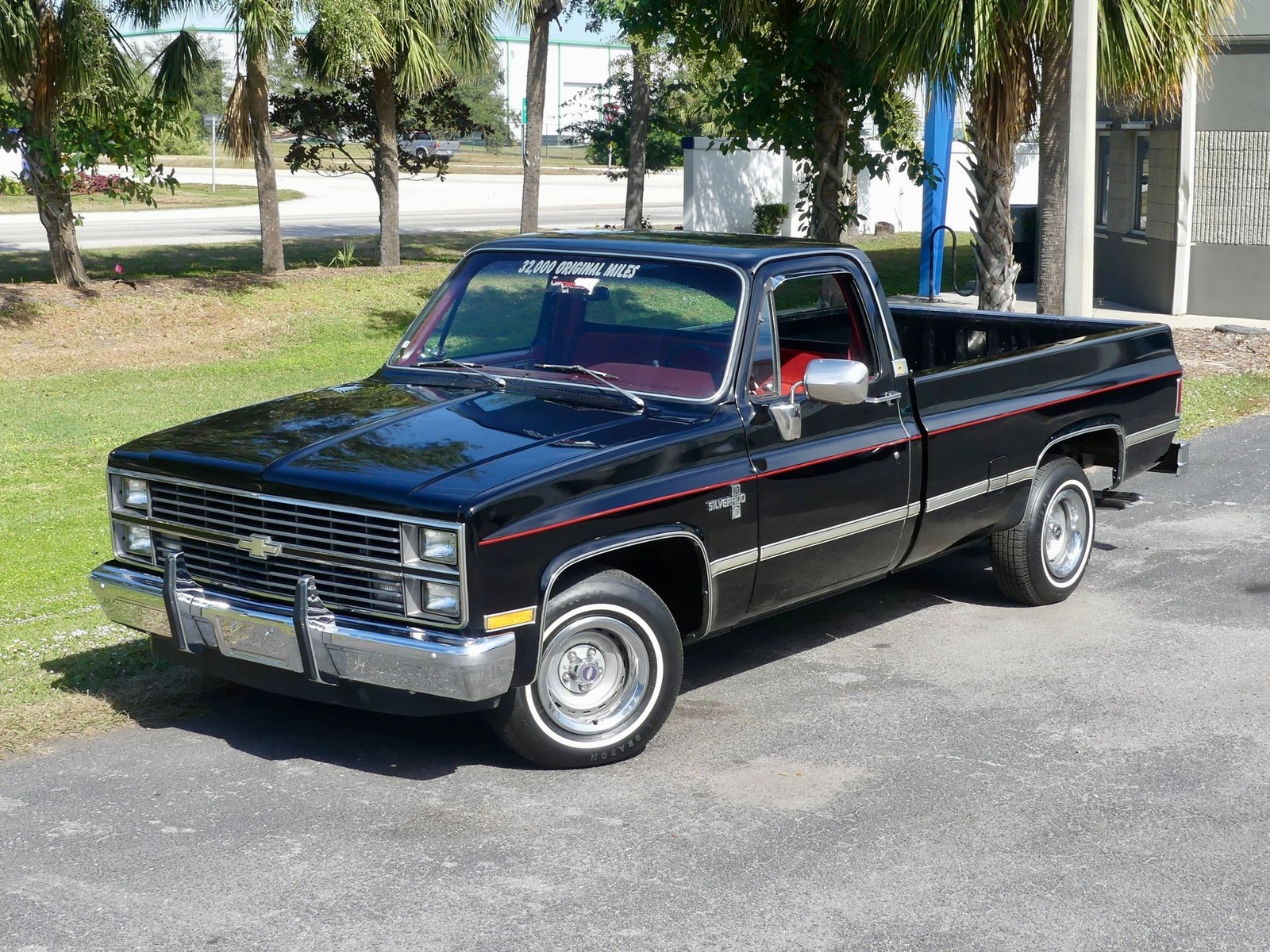 Chevrolet-C10-1983-Pickup-Truck-8