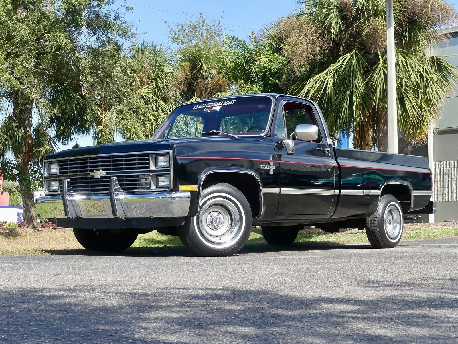 Chevrolet-C10-1983-Pickup-Truck-9