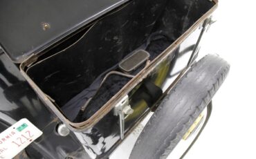 Chevrolet-CA-Master-1933-Sedan-24