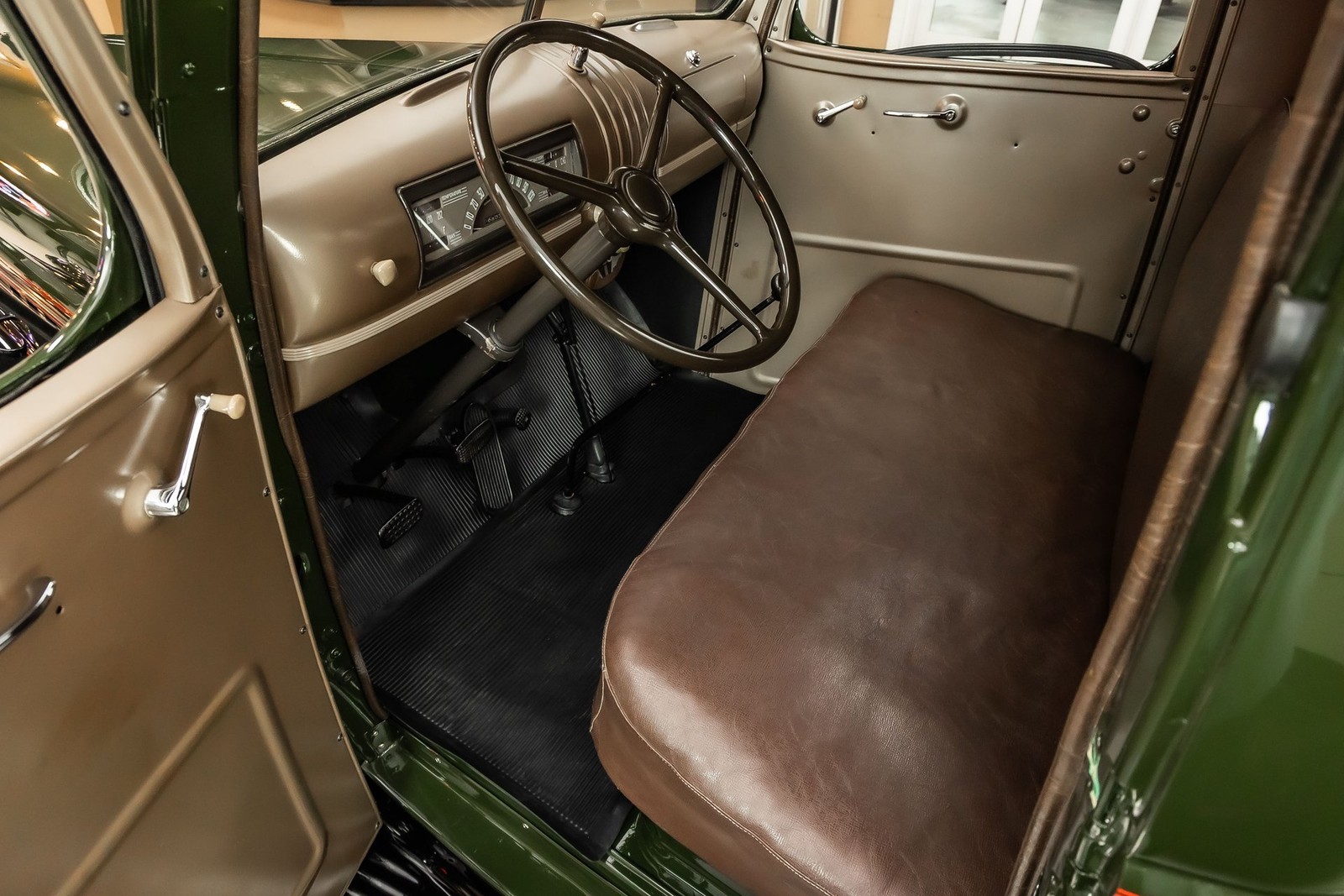 Chevrolet-CK-Pickup-1500-1945-Pickup-Truck-2