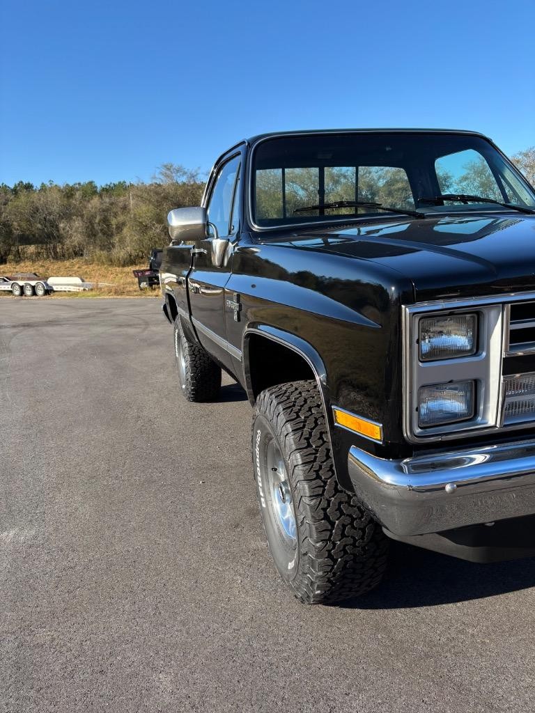 Chevrolet-CK10-Silverado-trim-short-bed-6.0-LS4x4-4L60-Nice-1986-Silverado-4x4-1